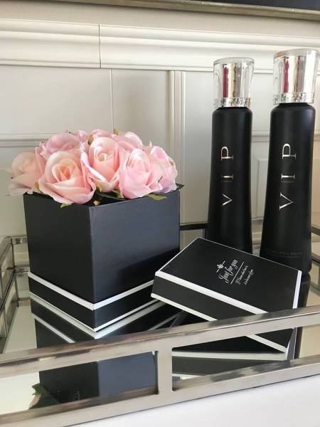 Flowerbox rosa roser